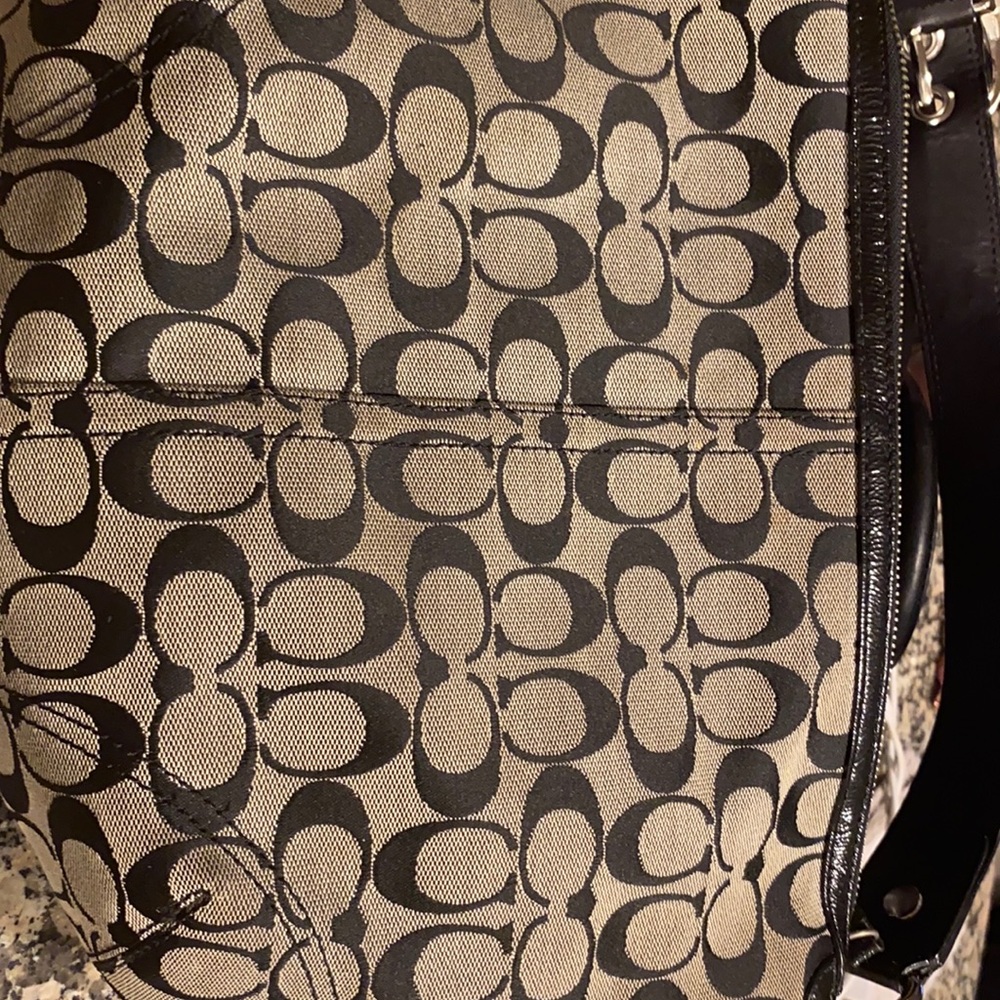 Like new signature coach bag
